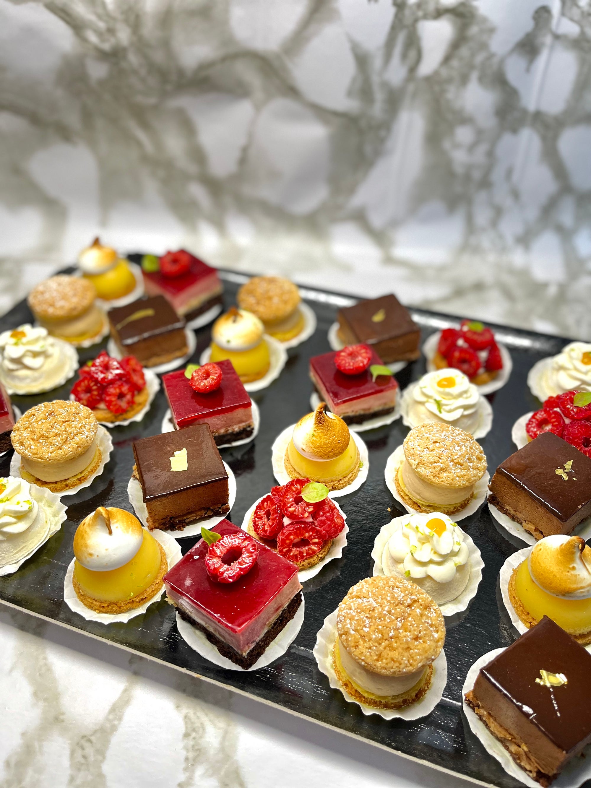 Assortiment de mignardises sucrées – Le plaisir en version miniature