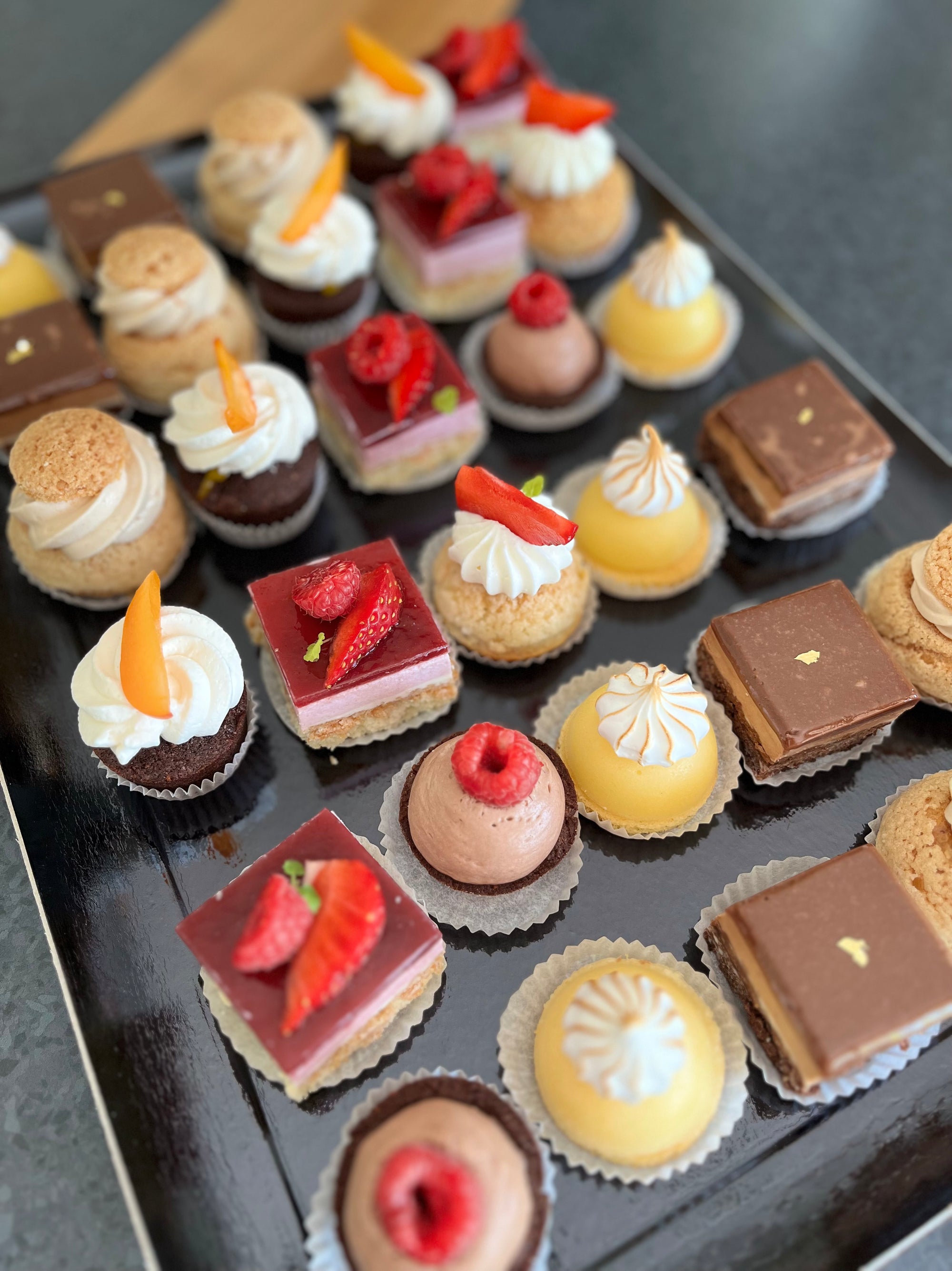 Assortiment de mignardises sucrées – Le plaisir en version miniature