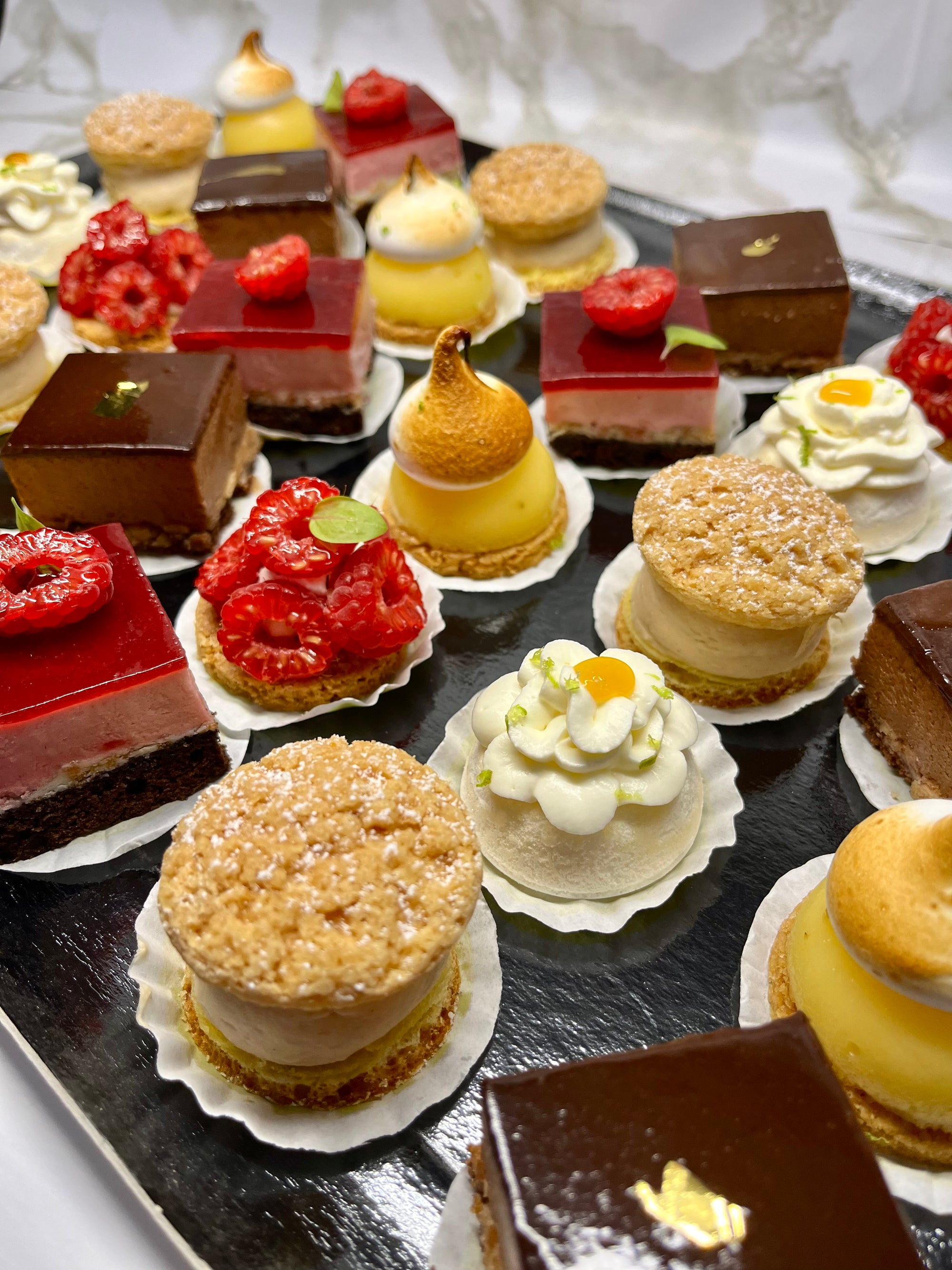 Assortiment de mignardises sucrées – Le plaisir en version miniature
