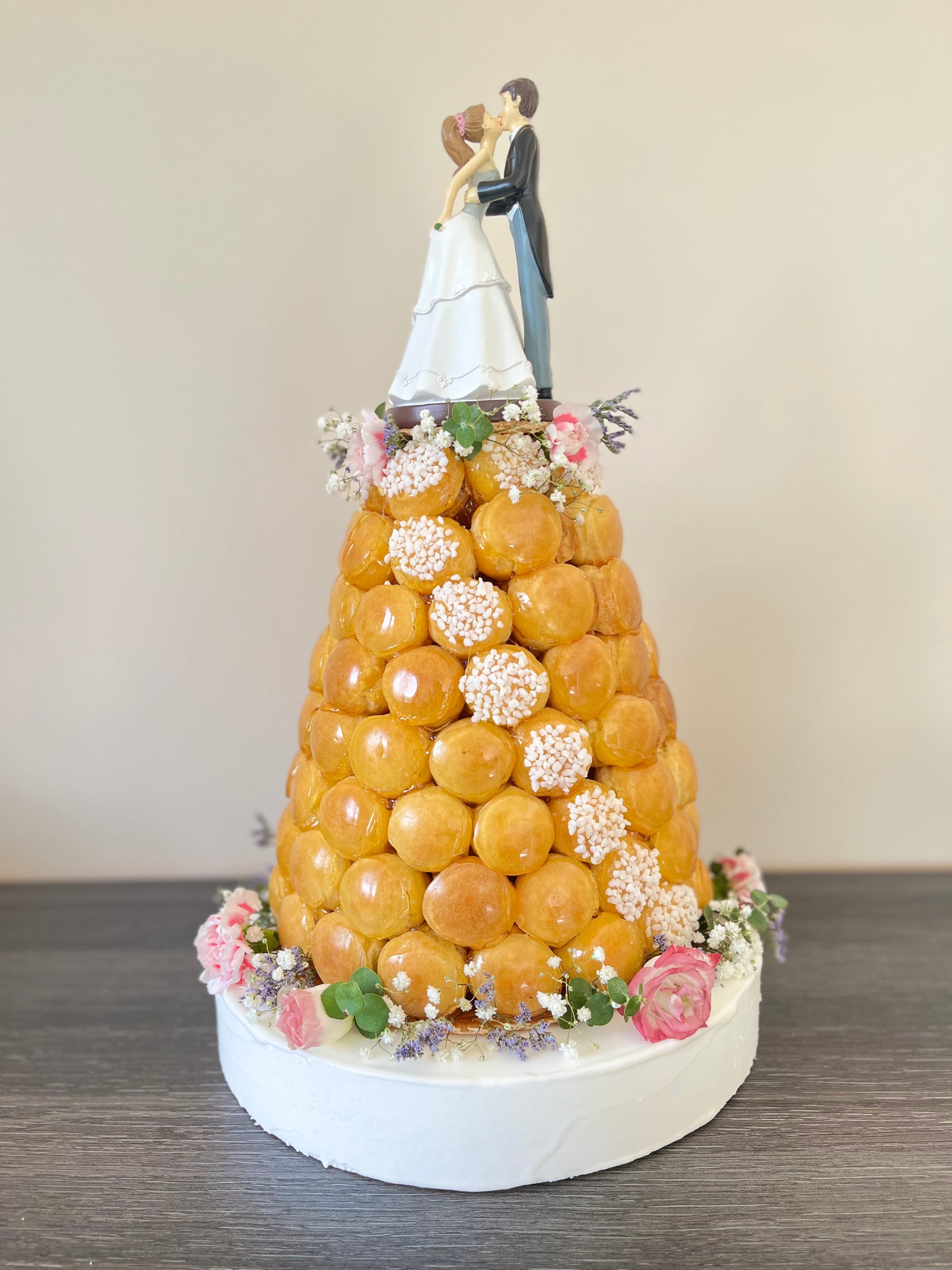Pièce montée en choux artisanale – Mariage, baptême et événements